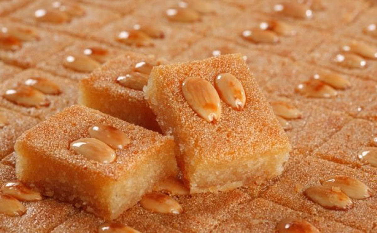 أبسط طريقة لعمل البسبوسة بالمكسرات زي الجاهزة خطوة بخطوة