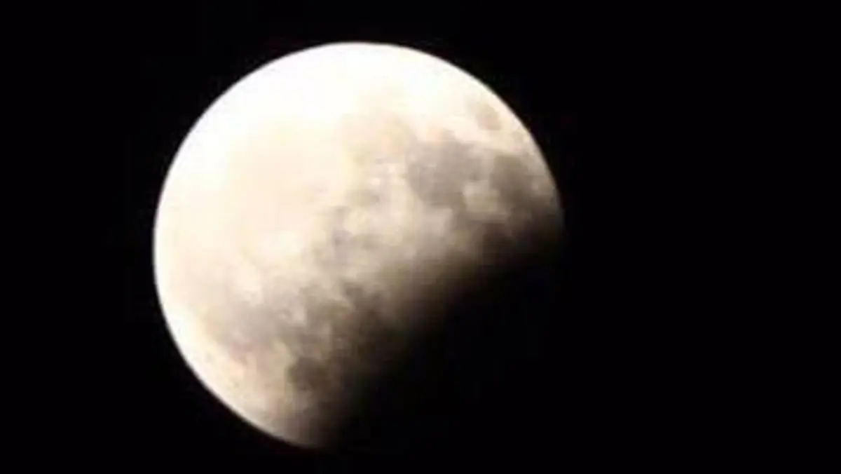 لأول مرة في رمضان .. ترقبوا خسوف كلي للقمر الجمعه القادمة ويمكن رؤيته في هذه الدول