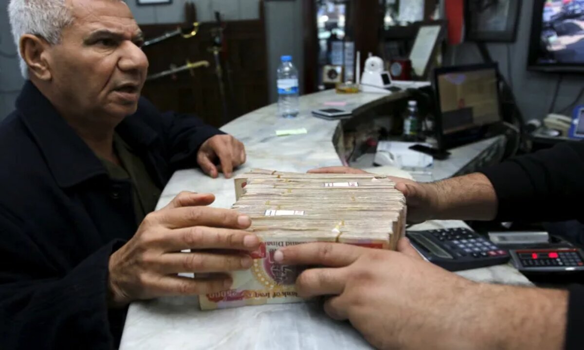 ارتفاع غير متوقع في أسعار صرف الدولار أمام الدينار الان في الأسواق