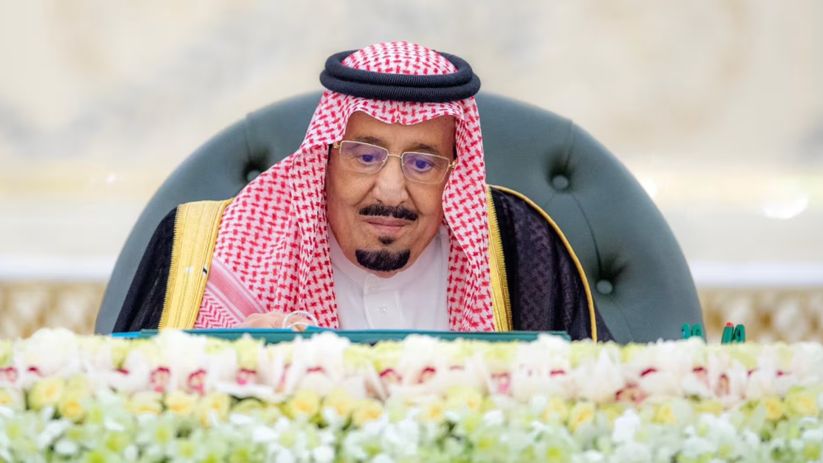 صرف المكرمة الملكية بأمر ملكي الأحد بعد عودة البنوك مشمولة المتقاعدين والموظفين ومستفيدي حساب المواطن بقيمة 1000 ريال .. ما الحقيقة؟
