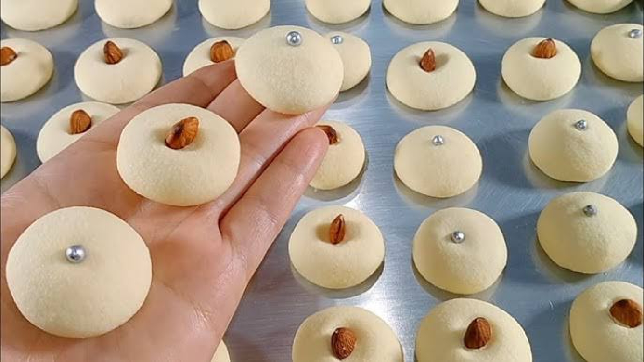 غريبة العيد بكيلو دقيق اعملي صاجين غريبة بثلاث مكونات أساسية واحكي عن جمالها