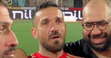 دموع معلول وأكرم واحتفال النجم وهدية القائد.. لحظات تلامس القلوب في تتويج الأهلي بلقب الدوري.. فيديو