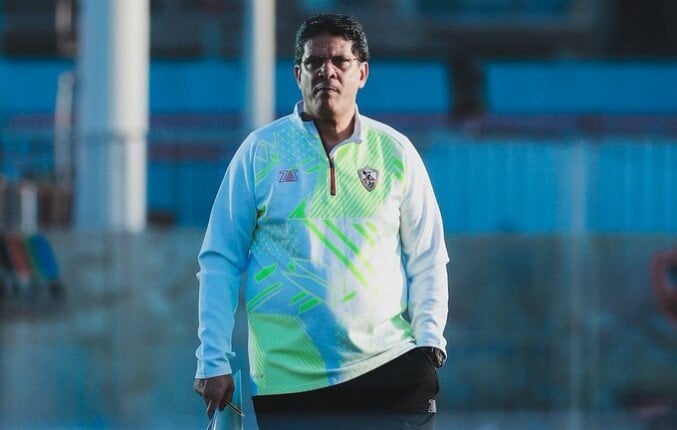 تفاصيل لقاء أيمن الرمادي مع لاعبي الزمالك قبل مباراة فاركو المقبلة