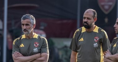 ريبيرو يستعرض مع مساعديه خطة تجهيز الأهلي لمواجهة بالميراس