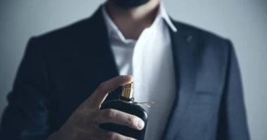 رجال 5 أبراج متميزين في عالم العطور.. تنجذب إليهم الرائحة قبل الشكل