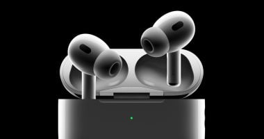 آبل تطلق تحديثًا تجريبيًا لسماعات AirPods Pro 2 وAirPods 4 لتعزيز جودة الصوت