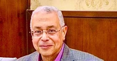 سفير مصر في بولندا يرافق بعثة شباب كرة اليد حتى مغادرتها المطار إلى مدينة كيلسي