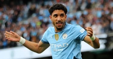 عمر مرموش يسلّي لاعبي مانشستر سيتي بأغنية لبهاء سلطان في ظهور طريف.. فيديو