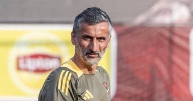 ريبيرو يلقي كلمة تحفيزية للاعبي الأهلي قبل المران الثاني في ميامي