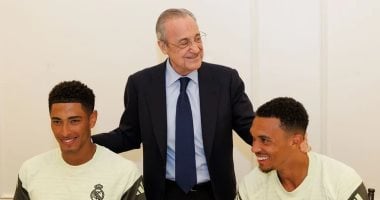 بيريز يشجع لاعبي ريال مدريد قبيل مواجهة الهلال في مونديال الأندية – صور
