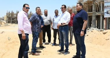 وزير الإسكان يتابع مشروعات البنية التحتية والطرق ومبادرة “ديارنا” السكنية في مدينة العاشر من رمضان