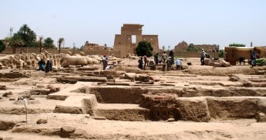 اكتشافات مدهشة في طريق الكباش.. سور ضخم يحمل اسم الملك وزوجته في الأقصر
