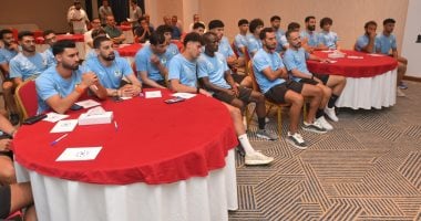 لاعبو المنتخب المصري يتدربون على شواطئ بور فؤاد لتعزيز لياقتهم البدنية.. شاهد الفيديو