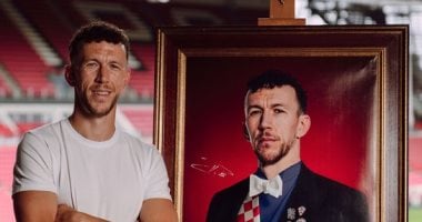 إيفان بيرسيتش يمدد عقده مع إيندهوفن حتى عام 2027