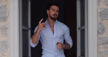 من أناقة البيبي بلو إلى فخامة الأبيض.. أحدث اتجاهات ملابس الرجال لصيف 2025