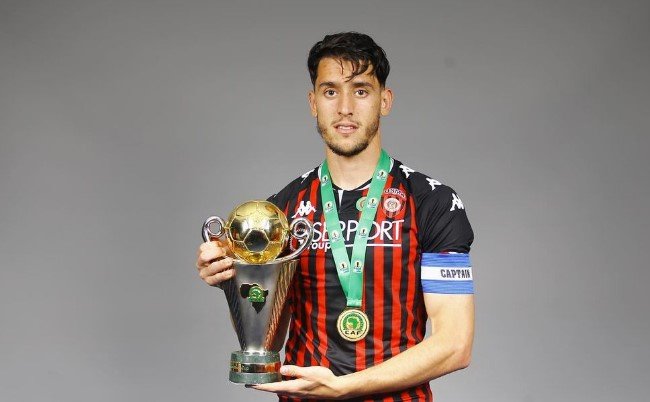 الزمالك يضاعف جهوده للظفر بخدمات المدافع الجزائري زين الدين بلعيد