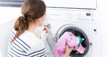 3 تقنيات ناجحة للتخلص من بقع العرق.. خطواتها سهلة وسريعة