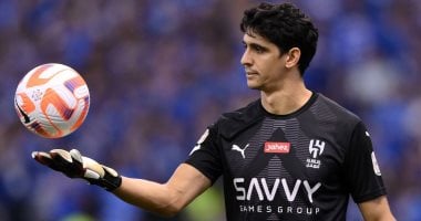 رئيس إشبيلية يجذب ياسين بونو للعودة إلى الدوري الإسباني