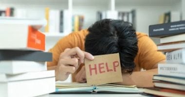 ابن خالتك أفضل منك.. 6 عبارات تجنب قولها لابنك خلال فترة امتحانات الثانوية العامة