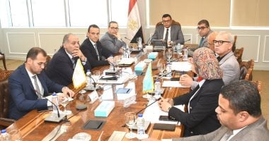 وزير الإسكان يتابع تقدم الأعمال في المشروعات التنموية المنفذة بمدينة السويس الجديدة