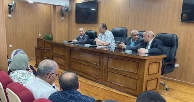 رئيس كهرباء شمال الدلتا يعقد اجتماعًا مع مديري القطاعات لمراجعة مستوى الأداء في الشركة
