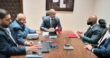 نائب وزير الإسكان يبحث مع مسؤولي تحالف دولي تعزيز التصنيع المحلي للمعدات الكهروميكانيكية