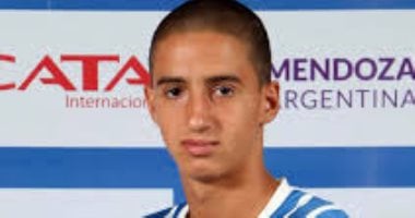 اكتشف أوجستين منصور، لاعب الوسط الفلسطيني المتوقع أن يعزز صفوف الأهلي