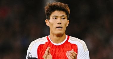 أرسنال ينهي oficialmente عقد مدافعه الياباني تومياسو