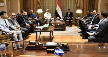 وزير الشباب يلتقي بمجموعة من المستثمرين المصريين لاستكشاف فرص توطين الصناعات الرياضية.. صور