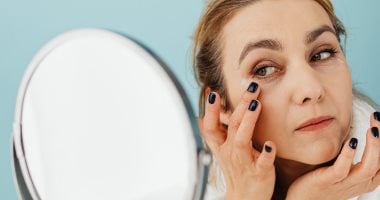 المرطب أم السيروم؟ اكتشفي الترتيب المثالي لمستحضرات العناية بالبشرة
