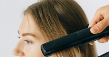 4 خطوات لضمان شعر مفرود وناعم بعد استخدام أدوات التصفيف الحراري وداعًا لمشكلة الهيشان.
