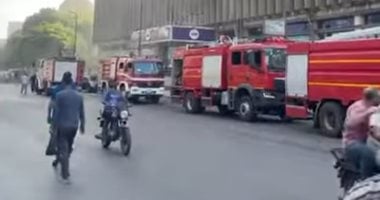 قيادات الشركة المصرية للاتصالات في موقع حريق سنترال رمسيس لمراقبة التطورات الحاصلة في الحادث
