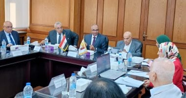 نائب وزير الإسكان يعقد اجتماعًا مع اللجنة التنسيقية العليا لتطوير أكواد مياه الشرب والصرف الصحي
