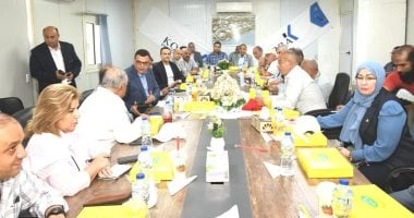 وزير الإسكان يجتمع مع الشركات العاملة في حدائق تلال الفسطاط لتعزيز التعاون والمشروعات المستقبلية