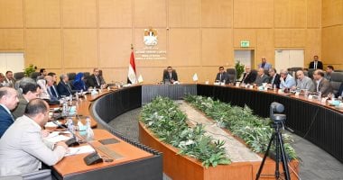 وزير الإسكان يعقد اجتماعه الدوري لمتابعة المشروعات الإسكانية في عدة مدن ومحافظات