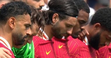 لحظة صمت تأملية قبل بدء مباراة بريستون ضد ليفربول حدادًا على جوتا.. صور