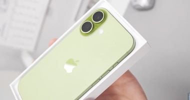 تسريبات جديدة تكشف التصميم الأنيق لجهاز iPhone 17 بلون أخضر لامع