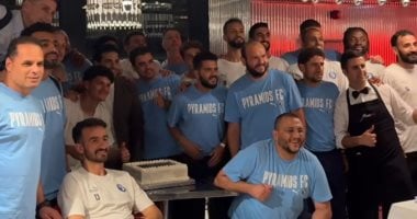 رئيس بيراميدز يحتفل بعشاء رسمي للاعبيه بعد انتصارهم الودي على قاسم باشا