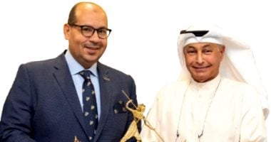ياسر إدريس يصف إدراج حسين المسلم ضمن عظماء ألعاب الماء بفخر العرب