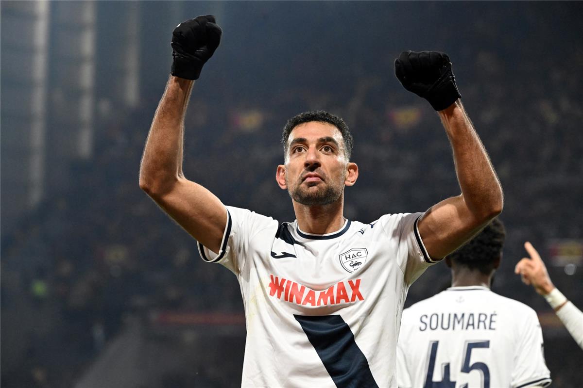 تقارير تؤكد اقتراب أحمد حسن كوكا من الانضمام إلى الدوري السعودي