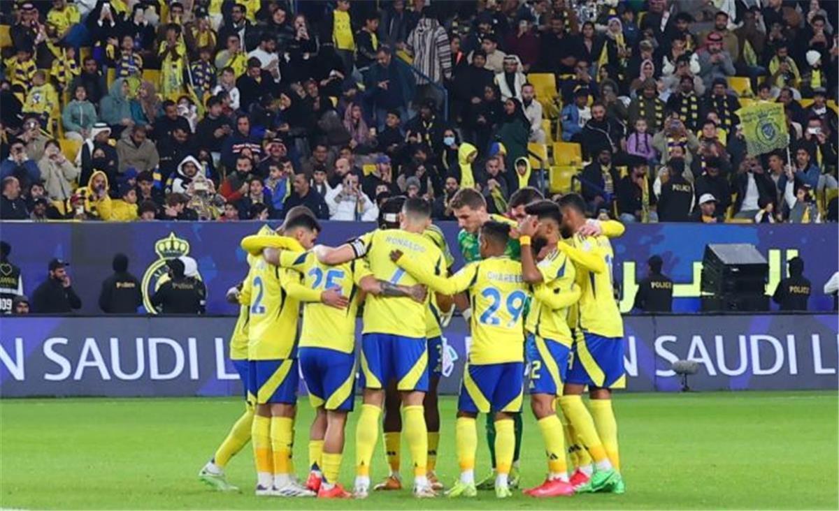 خيتافي يعلن موقفه من مفاوضات النصر السعودي لضم المدافع ألديرتي