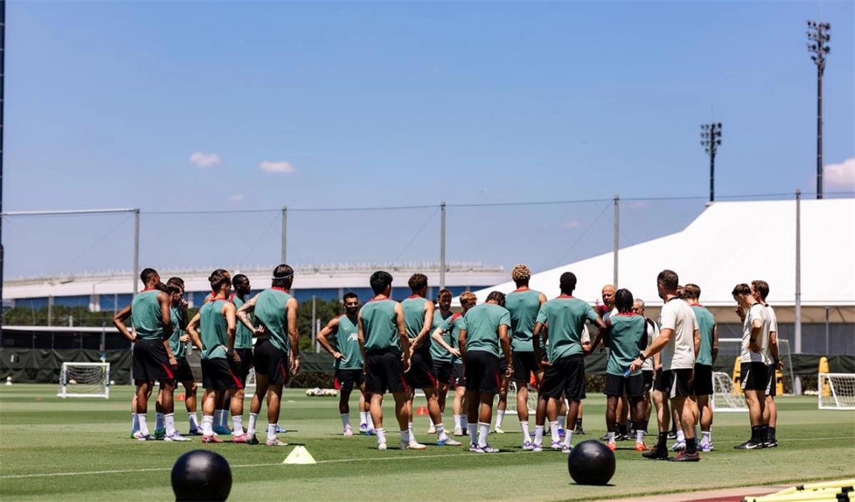 لاعب ليفربول يغادر تدريبات الفريق قبيل مواجهة يوكوهاما المرتقبة