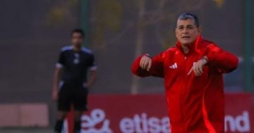 أوسكار رويز يؤكد استقلالية لجنة الحكام ويشدد على ضرورة الاعتراف بالأخطاء