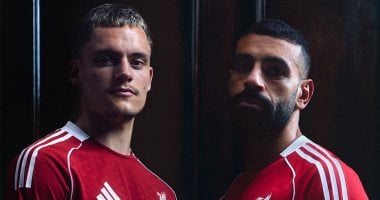 صلاح وفيرتز يكشفان عن التصميم الجديد لقميص ليفربول بأناقة وجاذبية
