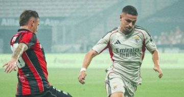 نيس يتعرض لهزيمة قاسية أمام بنفيكا في ذهاب ملحق دوري الأبطال