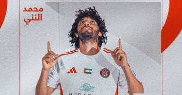 الننى يحتفل بلقب أفضل لاعب في الدوري الإماراتي عقب تصويت الجماهير