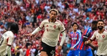 ليفربول يحقق انتصارا ثمينا على كريستال بالاس في الشوط الأول 2-1