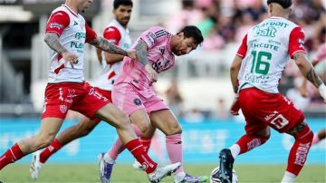 إنتر ميامي يتجاوز نيكاكسا المكسيكي رغم إصابة ميسي في كأس الدوري الأمريكي