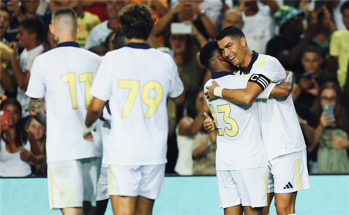 بايرن ميونيخ يقترب من نقل نجميه مارتينيز وفليكس إلى النصر السعودي