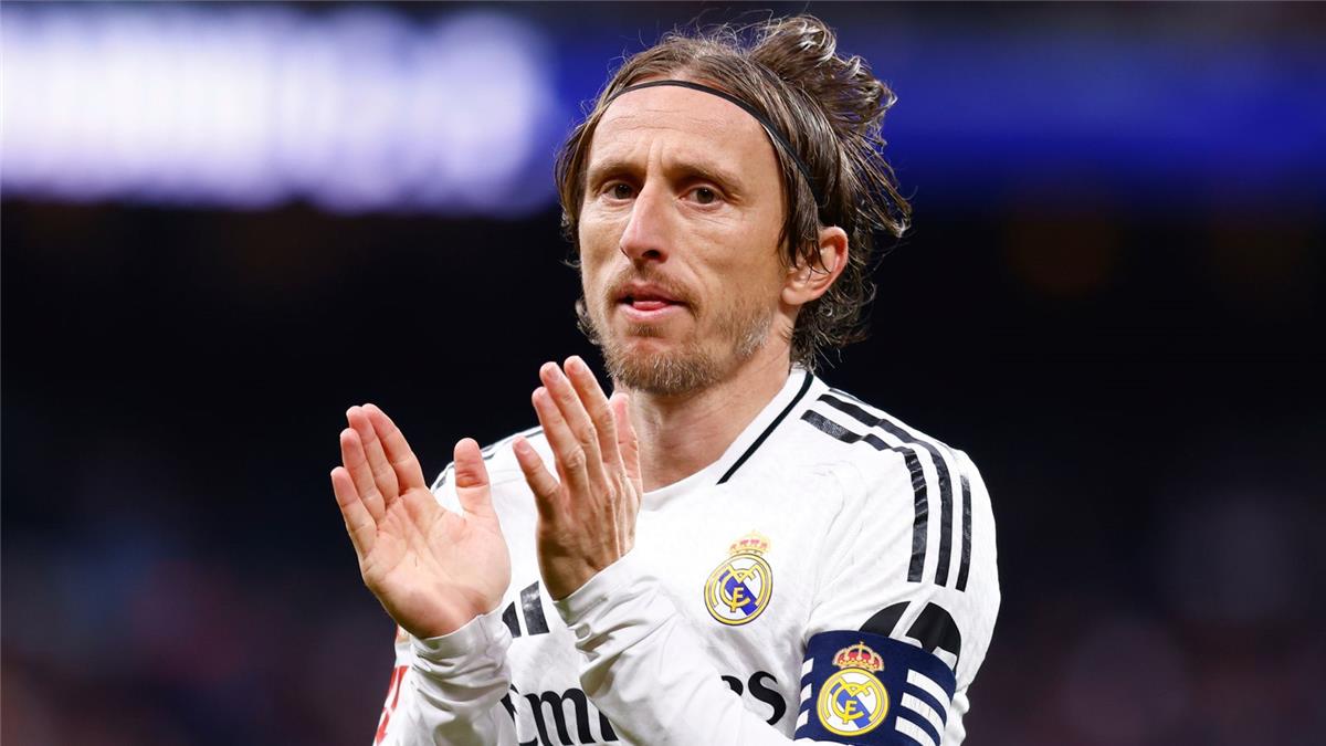 بيريز يوافق على طلب مودريتش بعد انتقاله إلى ميلان